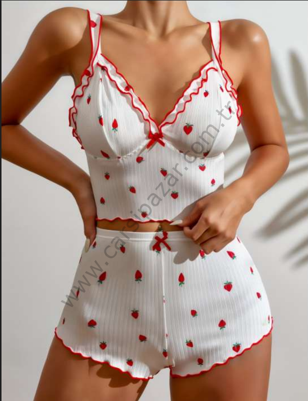 Beyaz Çilek Desenli Örme Şortlu Pijama Takım